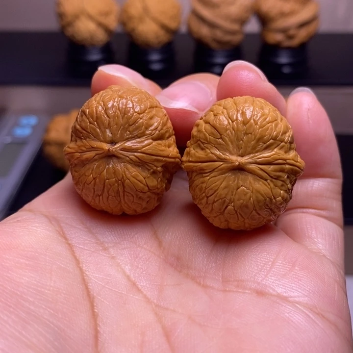 文玩核桃把件鸽子蛋13