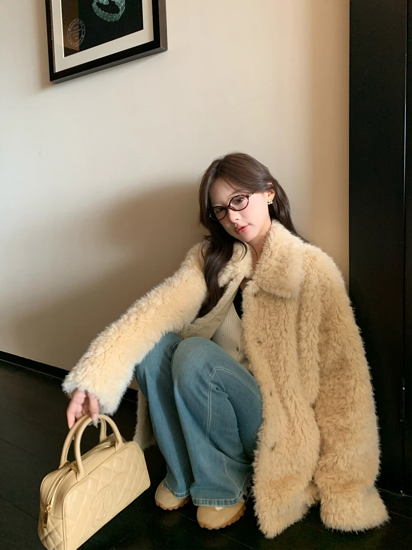 毛绒绒宽松厚外套女高级感年轻款上衣