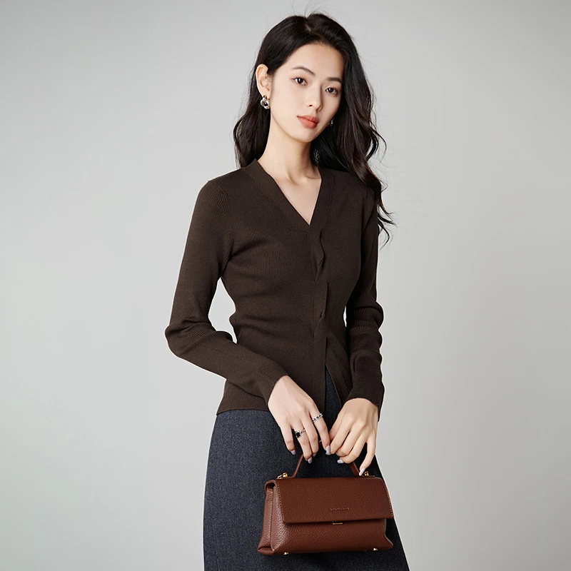 晚白2025秋季新款时尚弹力气质毛衣百搭纯色V领针织衫女25070415