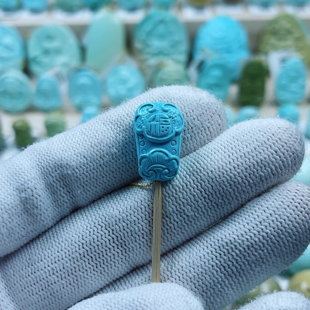 绿松石未镶嵌珠宝奇石