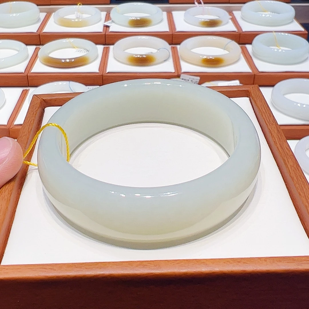 和田玉未镶嵌手镯青白