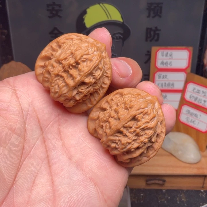 文玩核桃吊坠蚂蚁沟39全品有点瑕疵