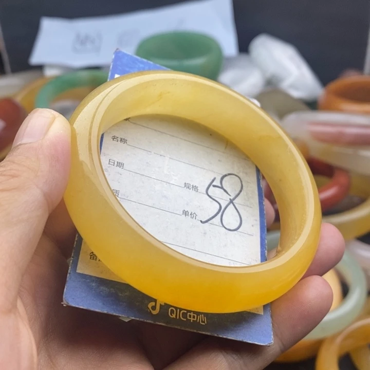 石英质玉手镯未镶嵌