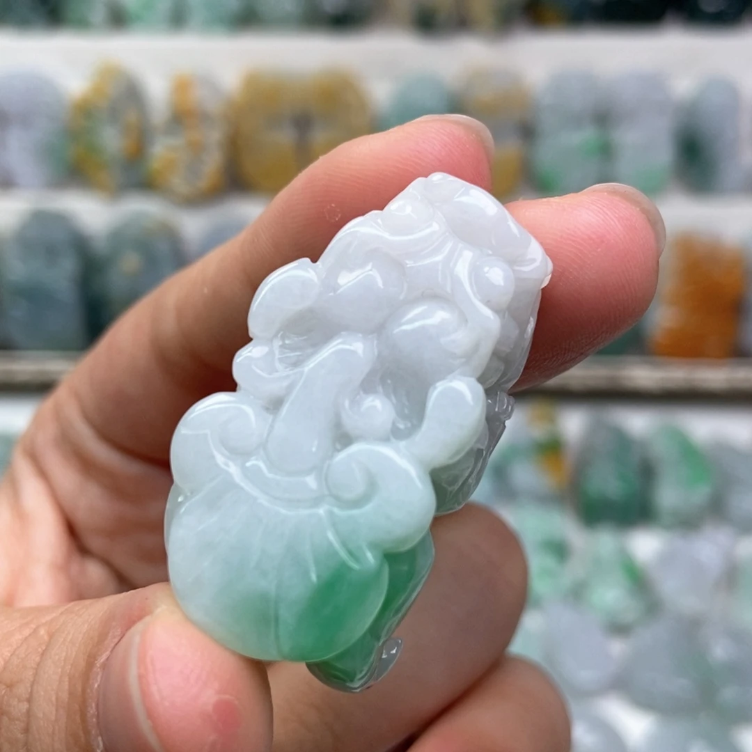 翡翠未镶嵌吊坠(赠链)