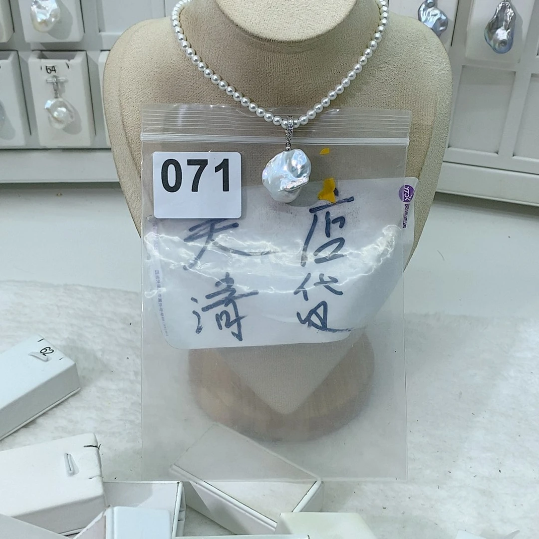 淡水珍珠颈饰合金