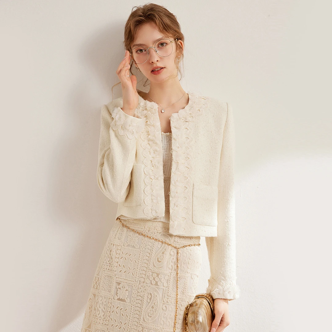 白鹿语25春新款时尚气质无弹花边对扣长袖外套女WBY20019