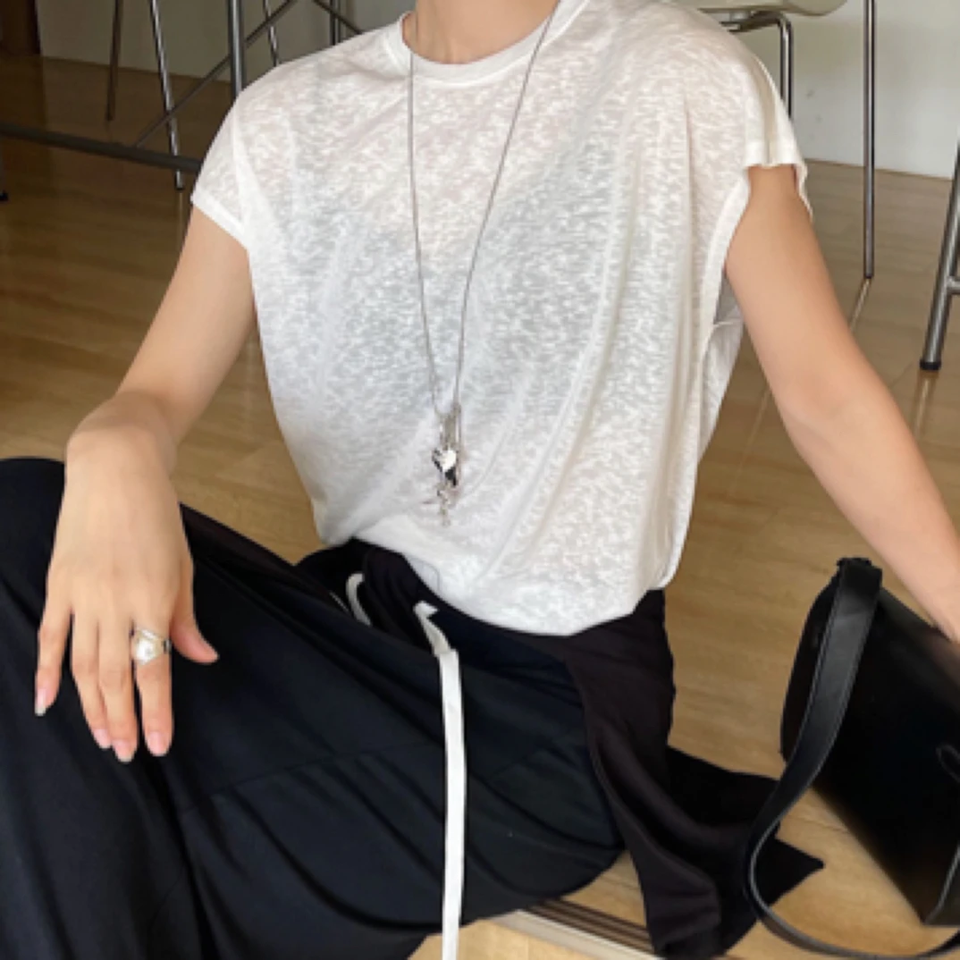 她家现货宽松版型圆领飞袖绣字母金属扣针织时尚极简T恤