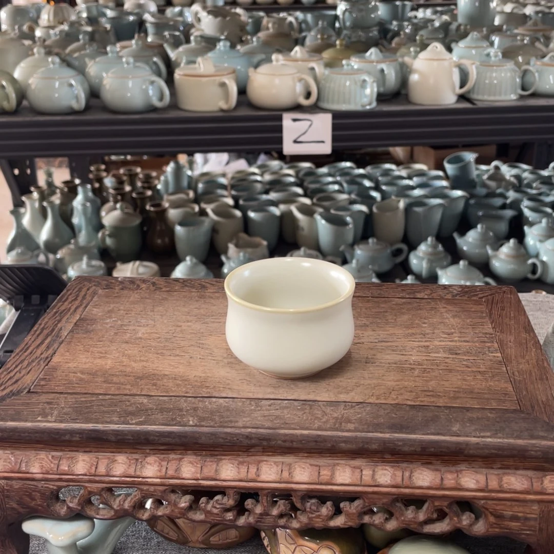 瓷片月白釉玉兰杯