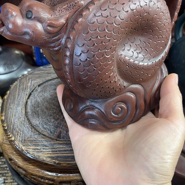 茶壶紫砂原矿泥料手工制作的一把紫砂壶。