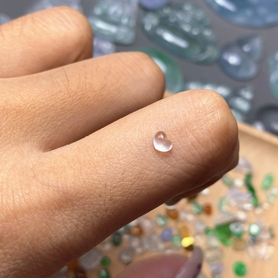 公***@翡翠未镶嵌颈饰翡翠