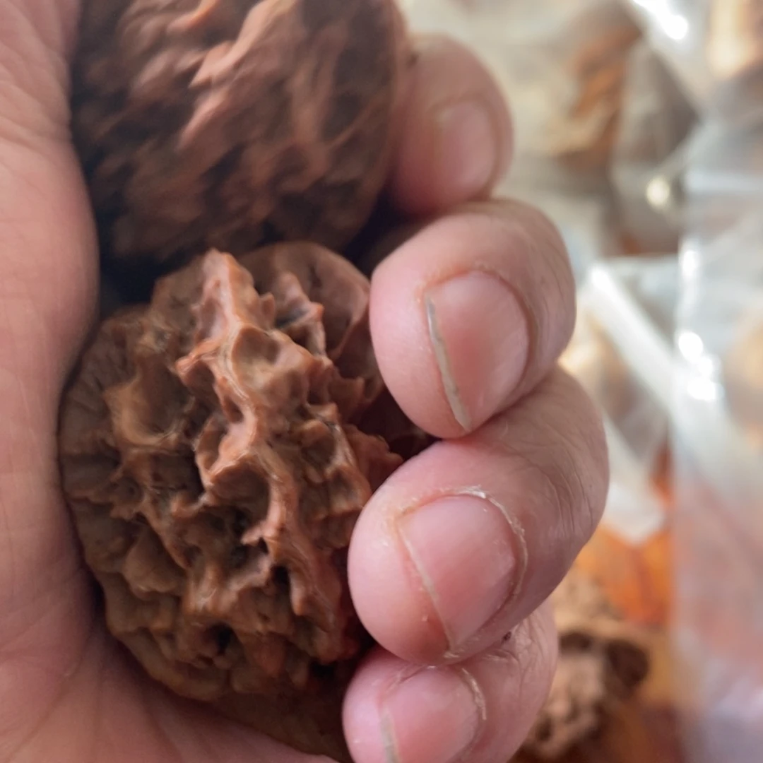 秦岭南侧为三叠峰及