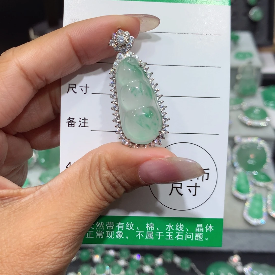 颈饰银S925镶嵌石英质玉（非洲翠）