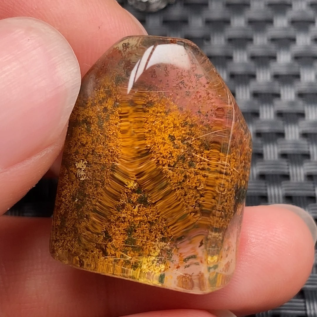 未镶嵌颈饰水晶常*?