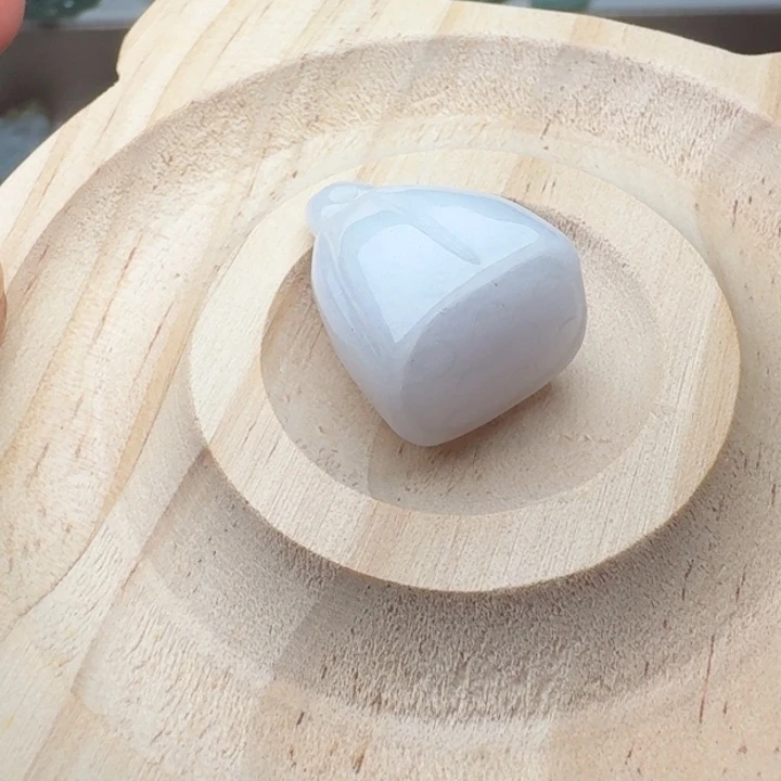 翡翠未镶嵌颈饰莲蓬