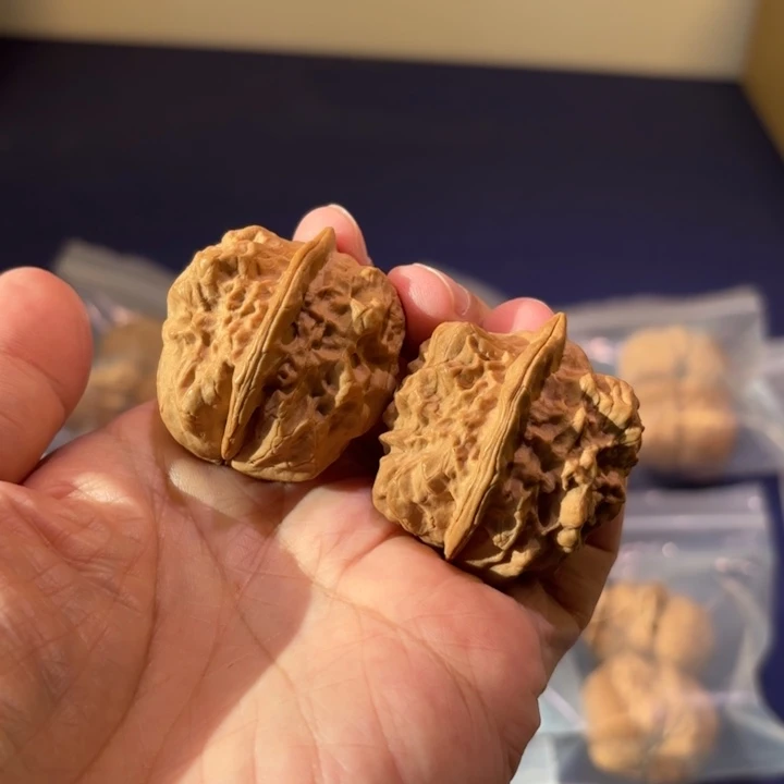 吊坠文玩核桃裂空爪