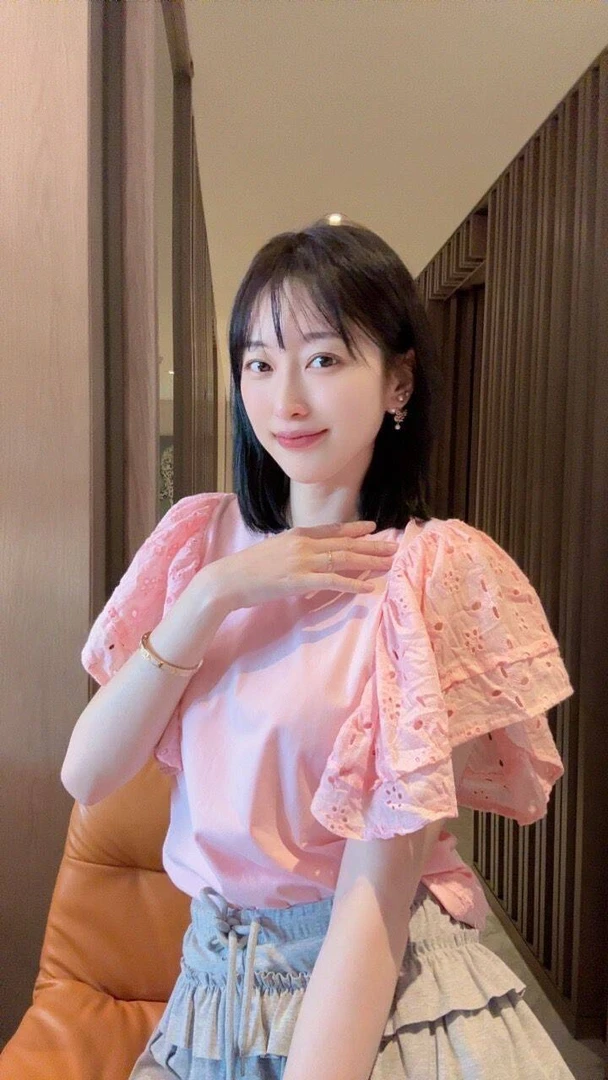 【张静芝】镂空钩花荷叶袖T恤