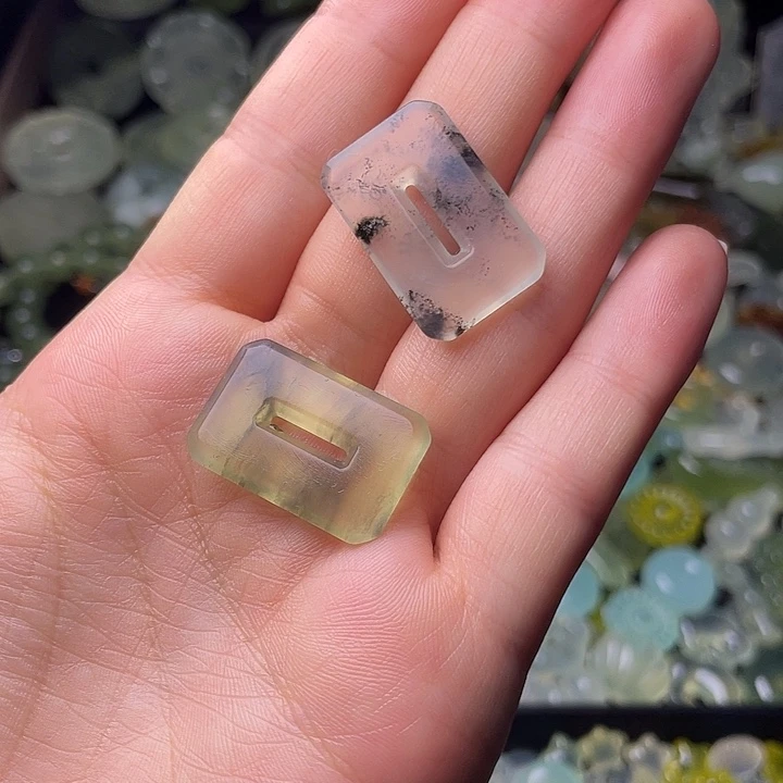 蛇纹石玉合金颈饰方扣