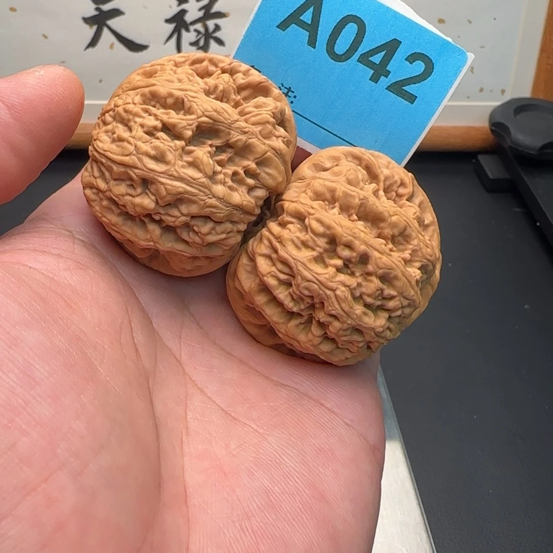 文玩核桃把件?**听大粗筋