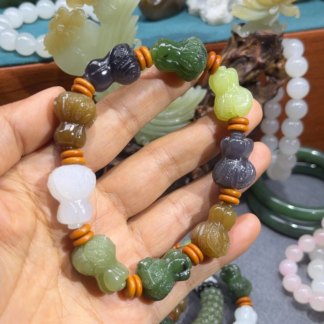 韭***蛋和田玉未镶嵌颈饰