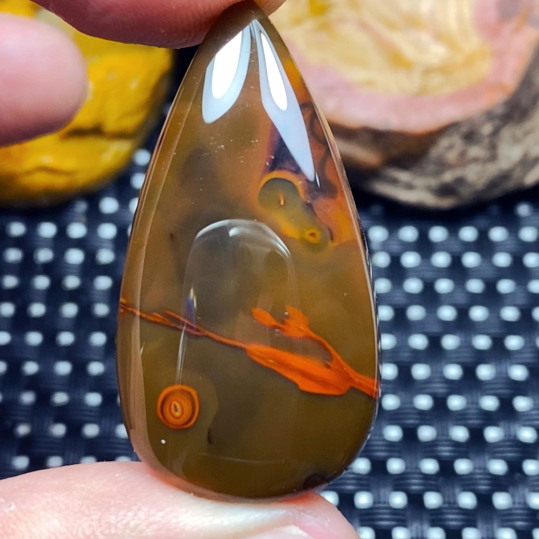 未镶嵌吊坠(不含链)玛瑙/玉髓卧****?