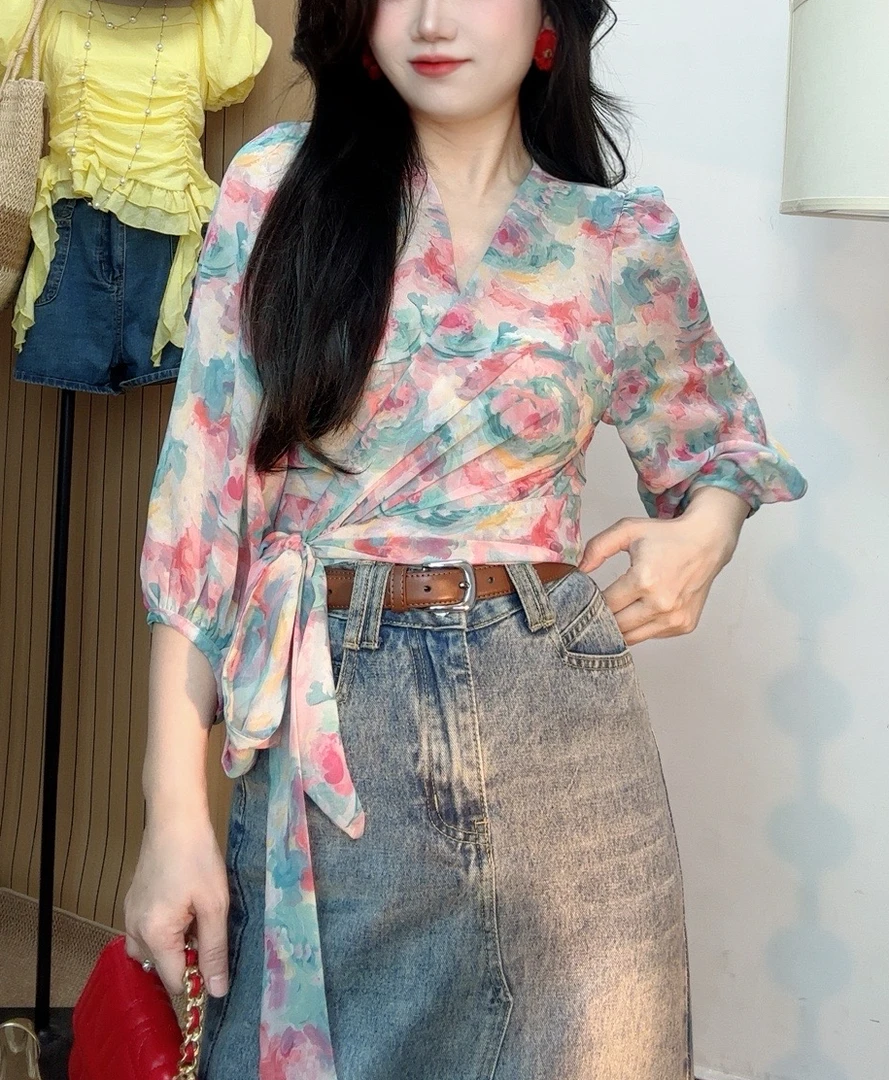 法式轻熟风V领交叉绑带高级感印花显瘦百搭减龄洋气系带短上衣