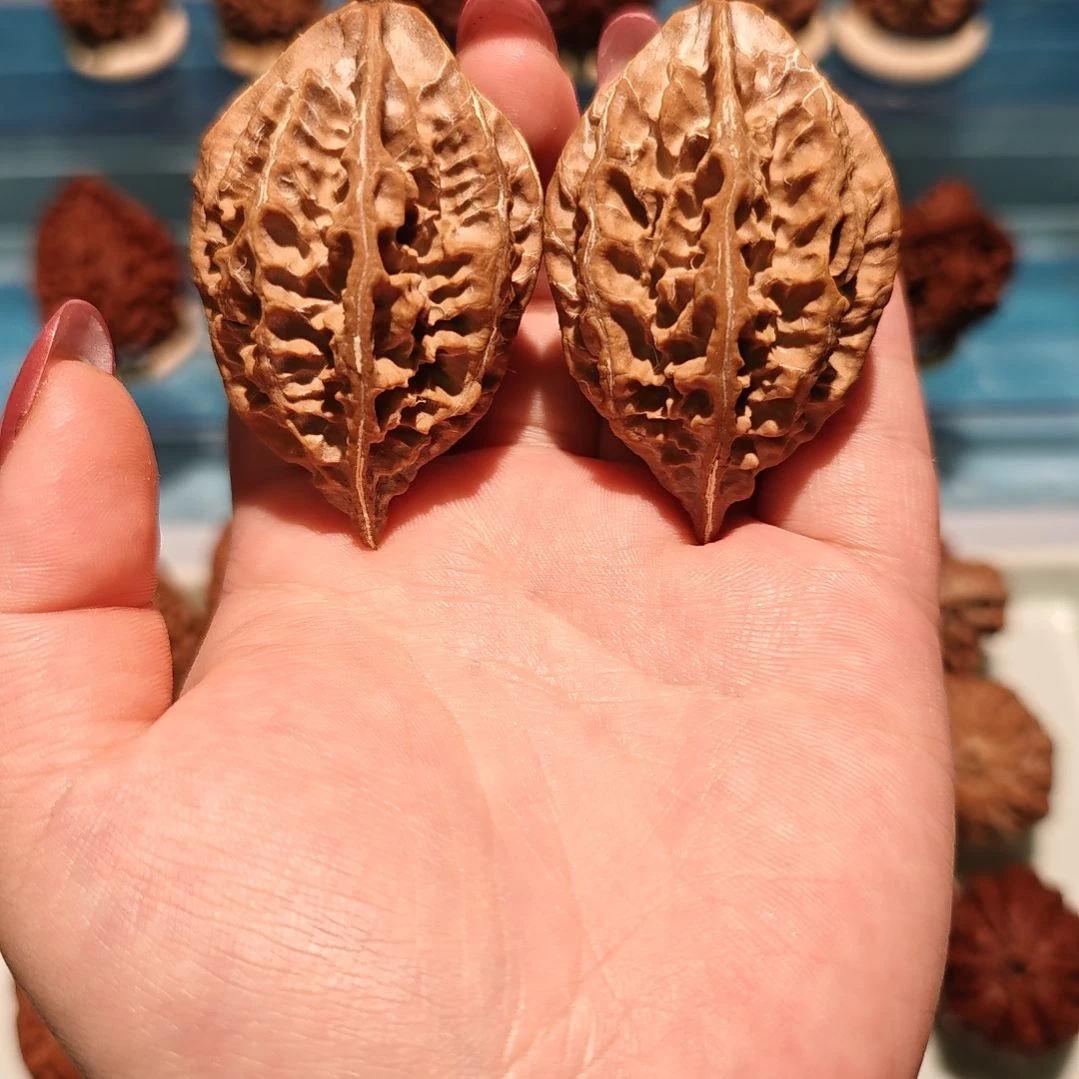 文玩核桃吊坠柳叶霸王枪捶底明显