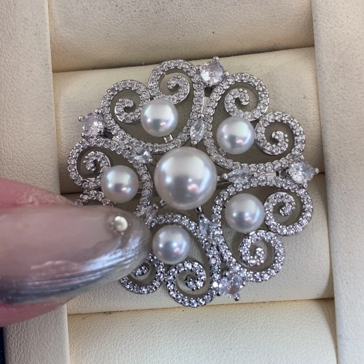 未镶嵌胸饰淡水珍珠