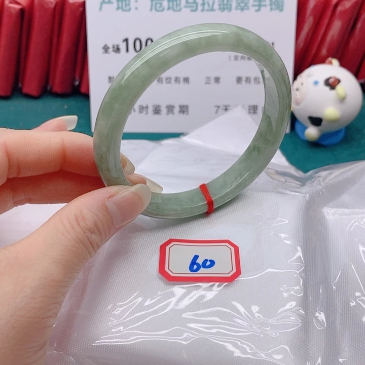 翡翠手镯未镶嵌转**?600000000