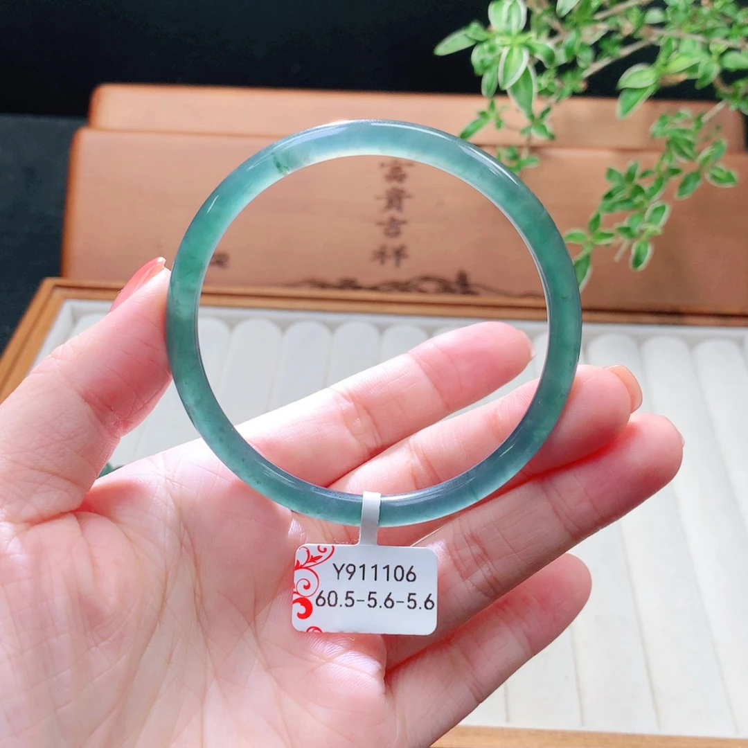 未镶嵌手镯（圆镯）翡翠