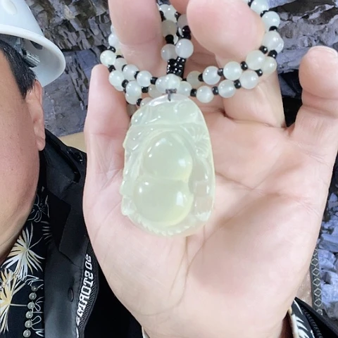 蛇纹石玉珠宝半成品未镶嵌