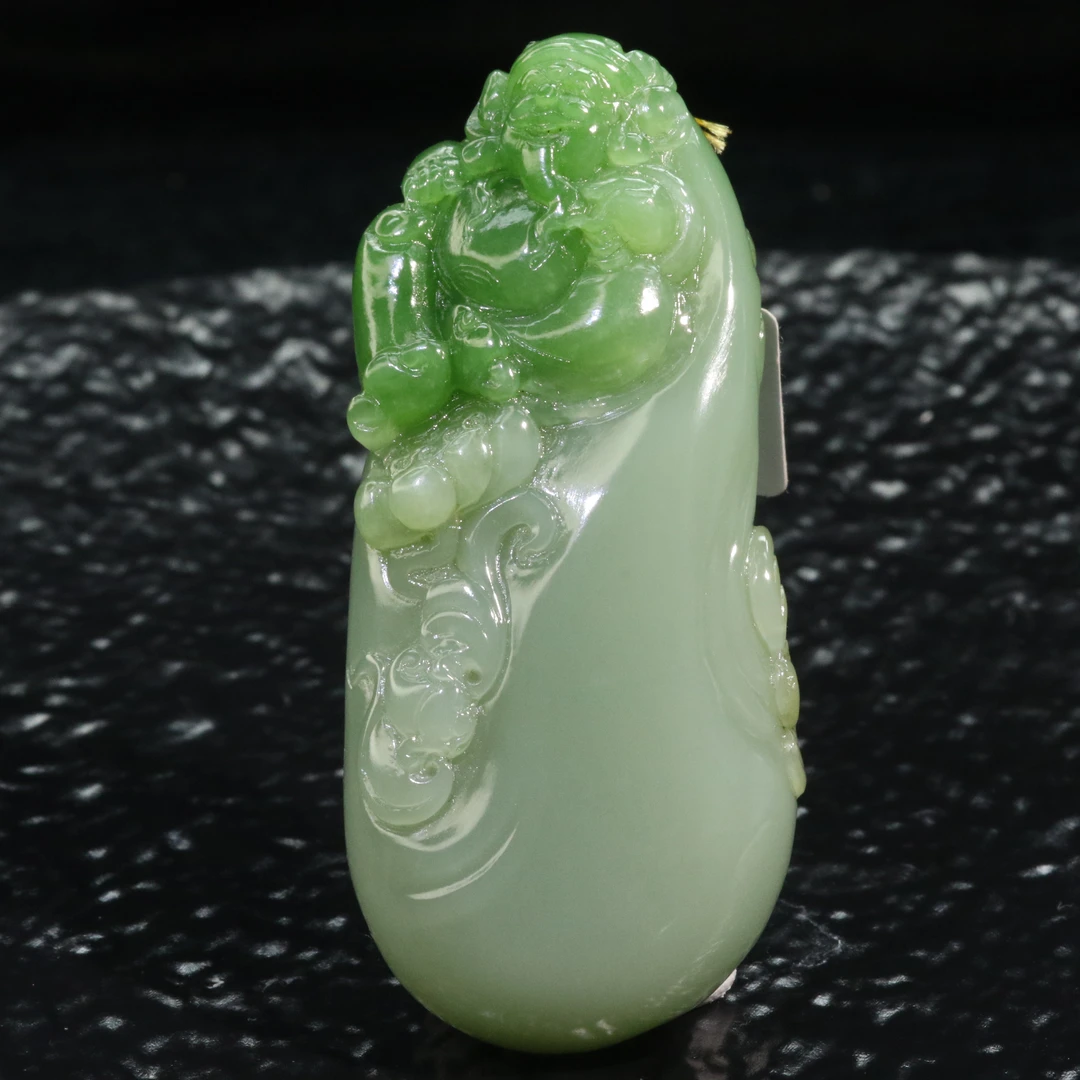 19和田玉俄七碧玉鸭蛋青带阳绿财爷爷/000304保利厦门拍卖