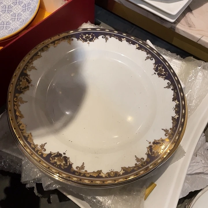 陶瓷花瓶，茶杯茶具。2