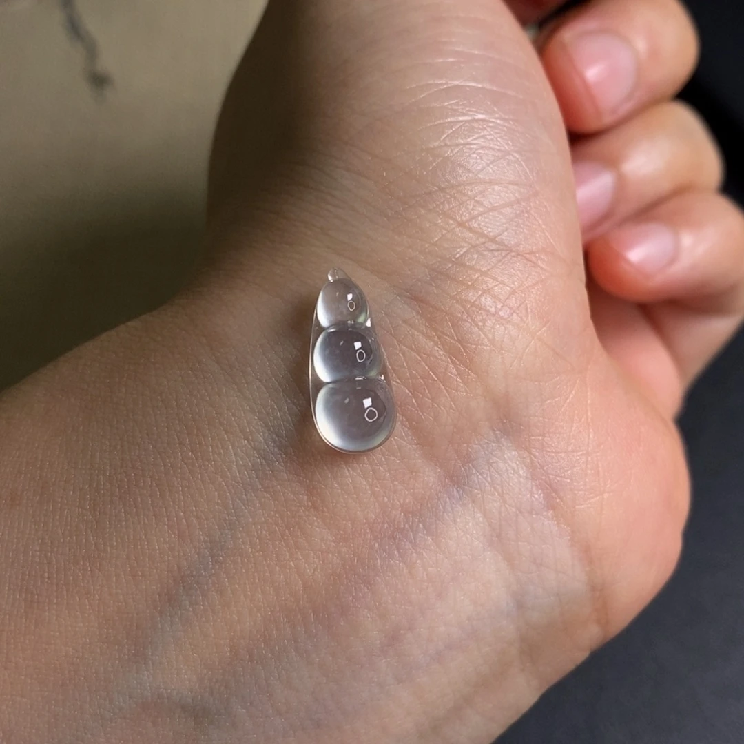 翡翠未镶嵌颈饰豆子