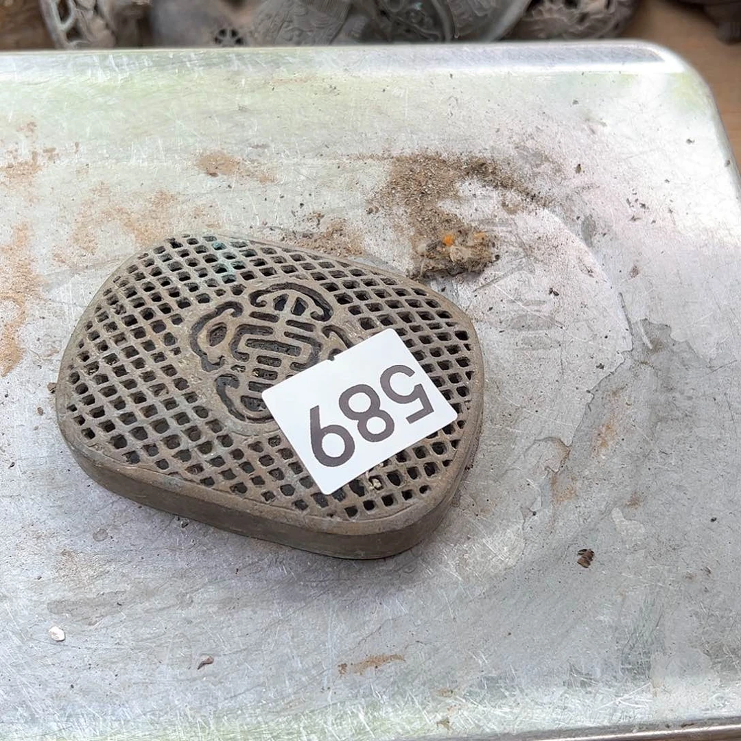 小*山微瑕疵黄铜摆件