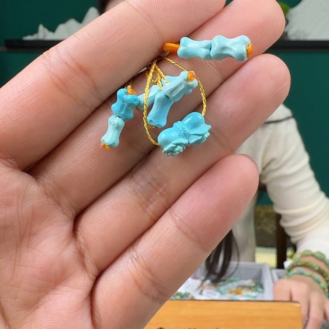 柴***小绿松石未镶嵌珠宝奇石