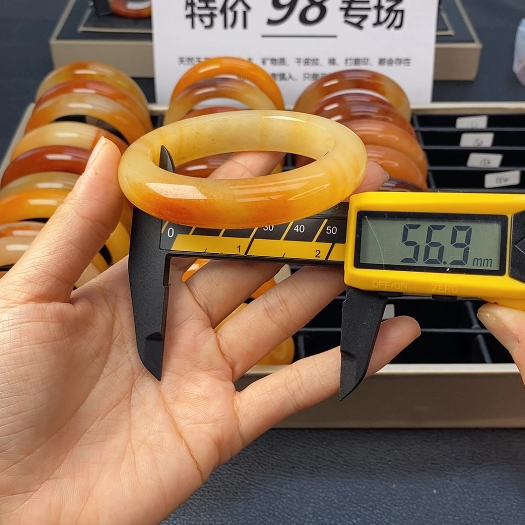 未镶嵌石英质玉（黄龙玉）手镯148号茄子山金沙老油红如血黄龙
