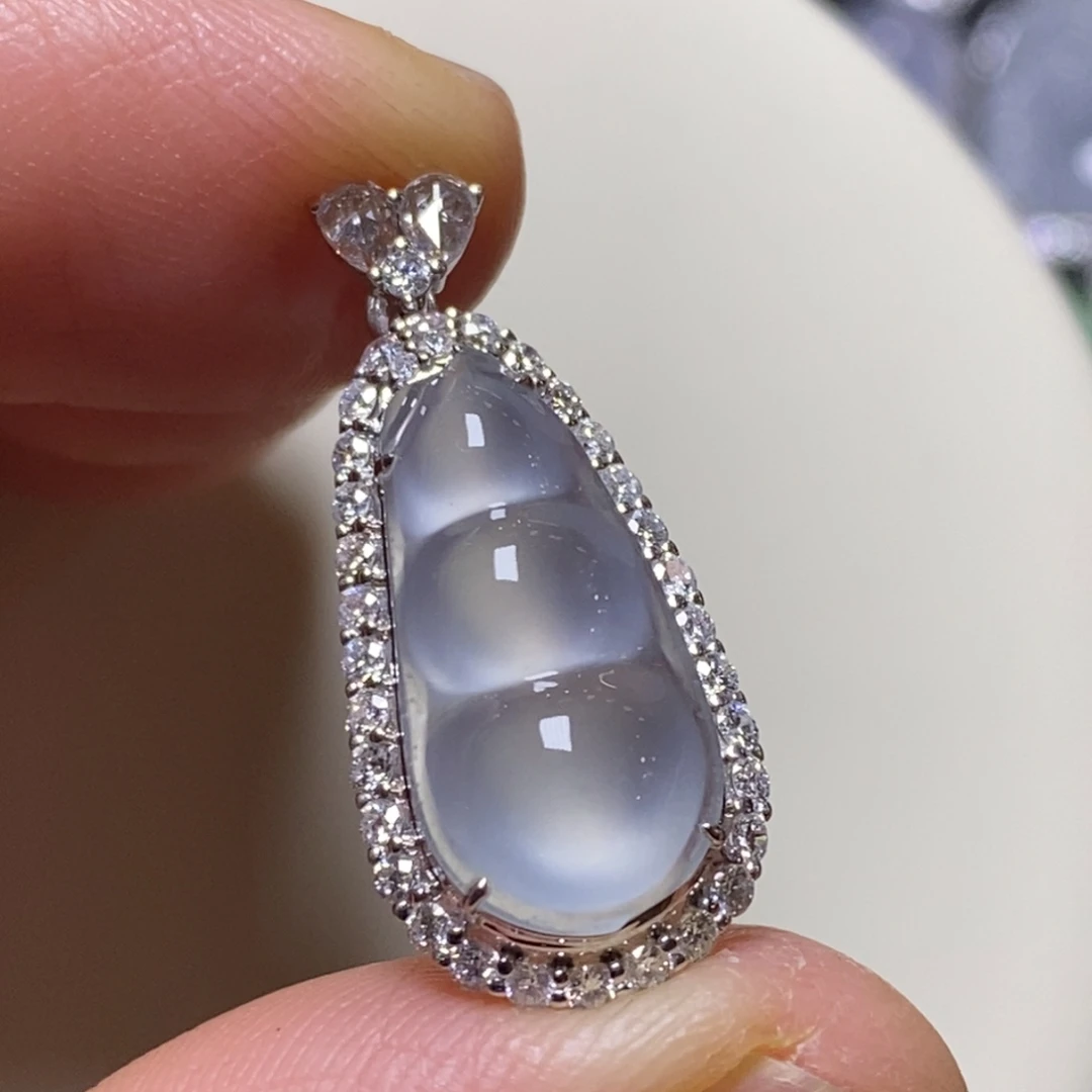 翡翠18K金镶嵌吊坠(不含链)福豆