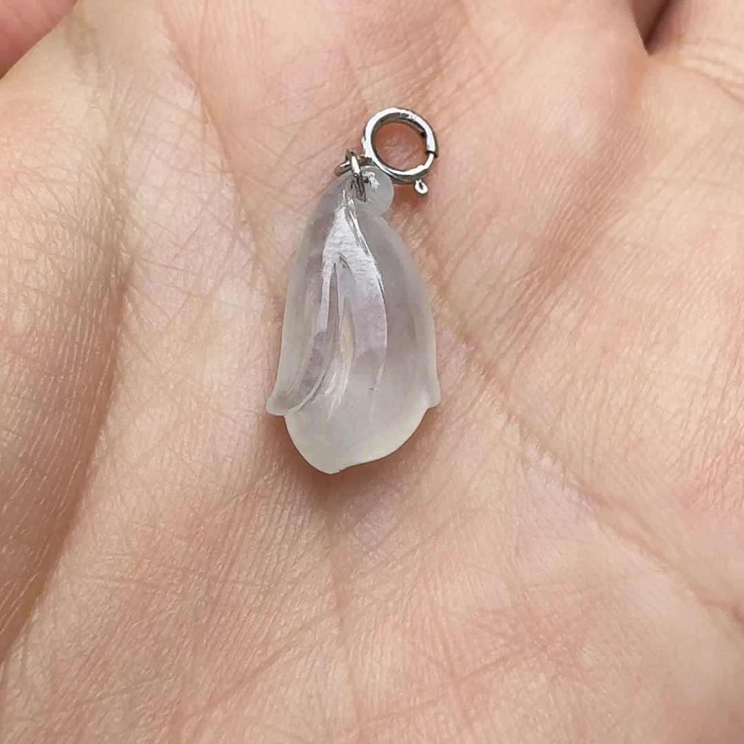 翡翠颈饰18K金镶嵌玉兰花