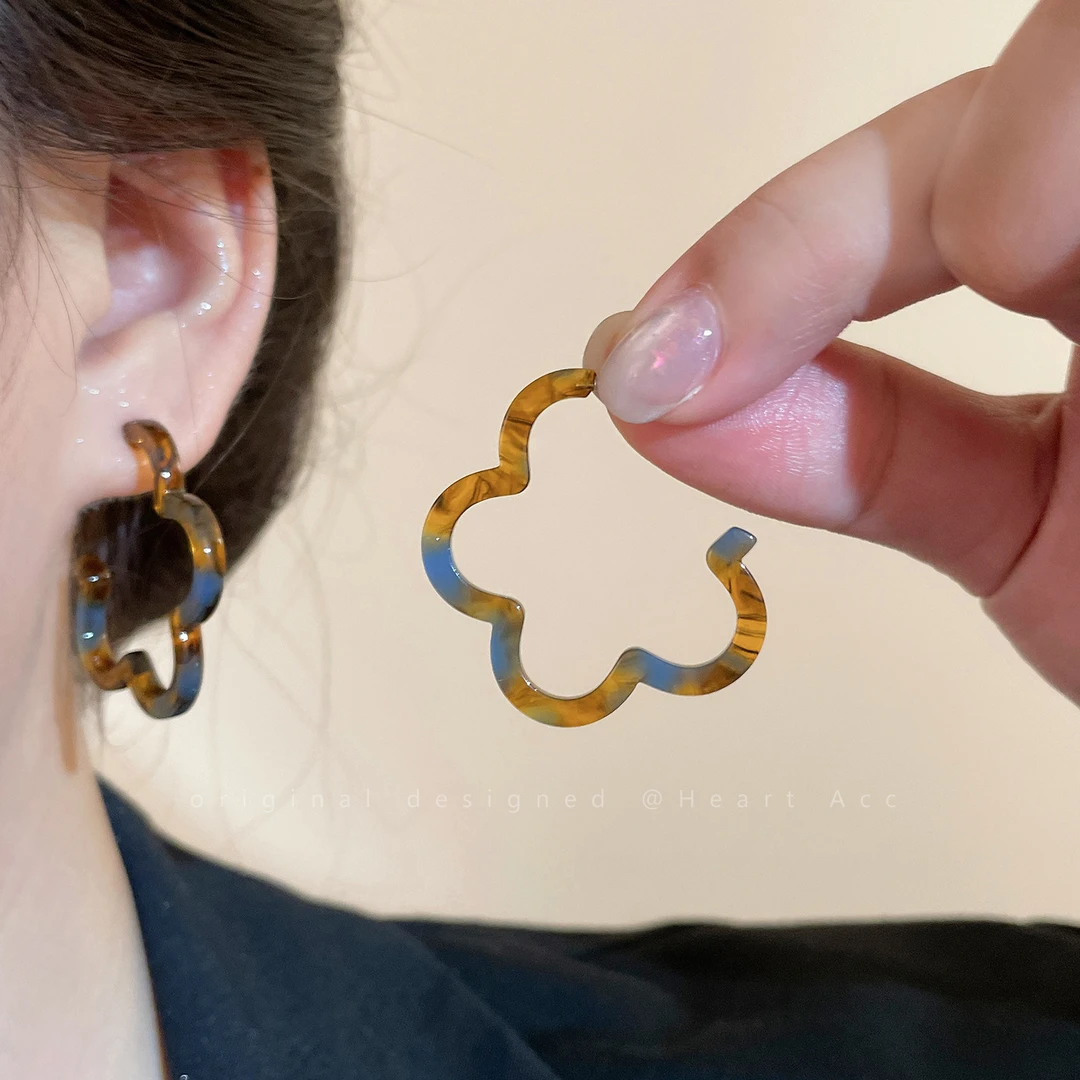 合金耳饰 豹纹复古美拉德镂空花朵秋冬耳圈ins风小众百搭耳饰新款