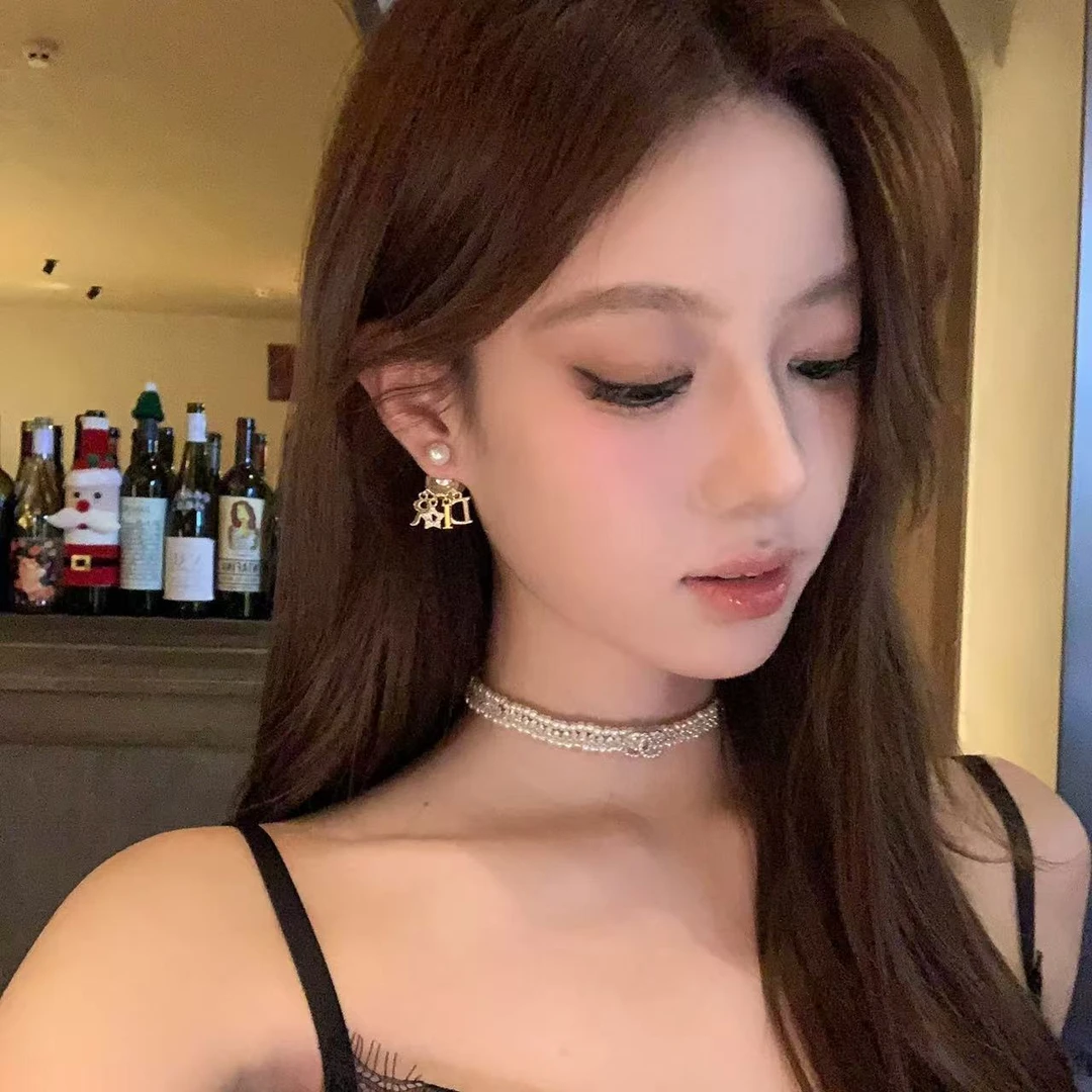 合金仿珍珠耳饰 韦雪同款小香风字母珠珠耳环女轻奢气质耳钉耳饰