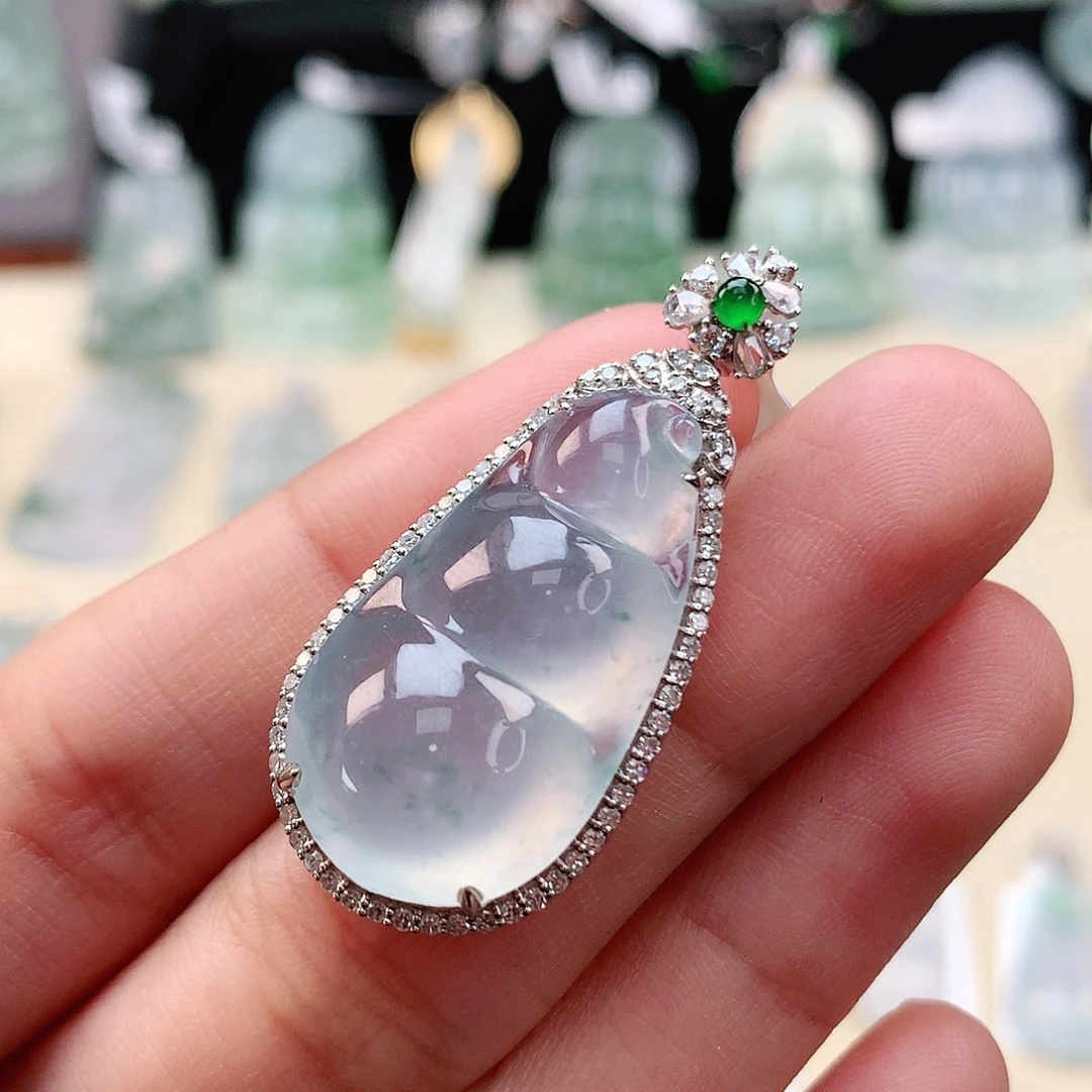 翡翠18K金镶嵌颈饰豆子