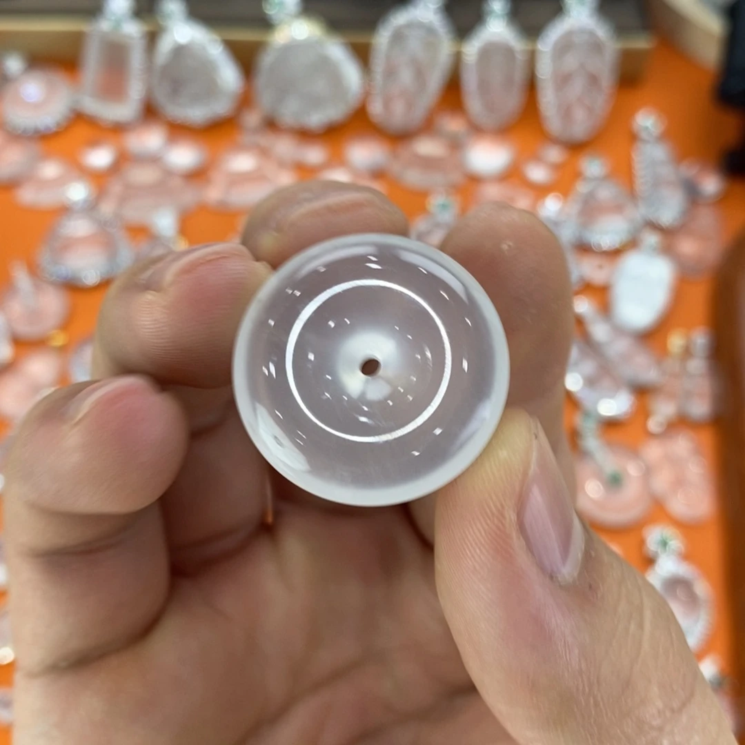 石英质玉吊坠(赠链)未镶嵌竞****部