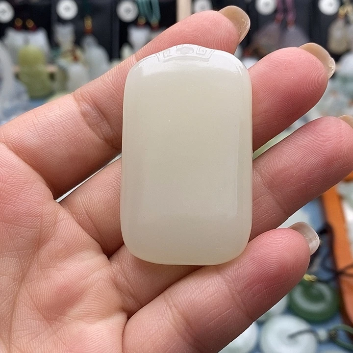 翡翠未镶嵌颈饰咖***ㄈ