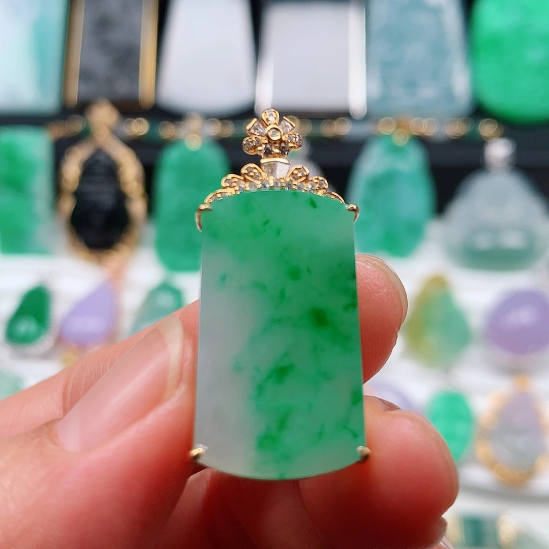 翡翠颈饰未镶嵌冰阳绿