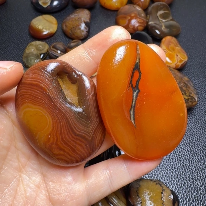 瓷片马达加斯加奇石手把件