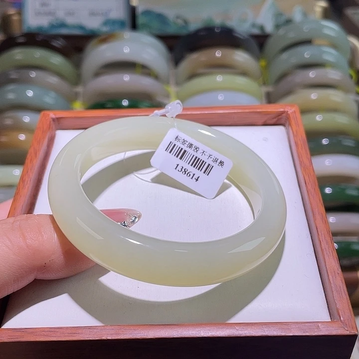 和田玉未镶嵌手镯