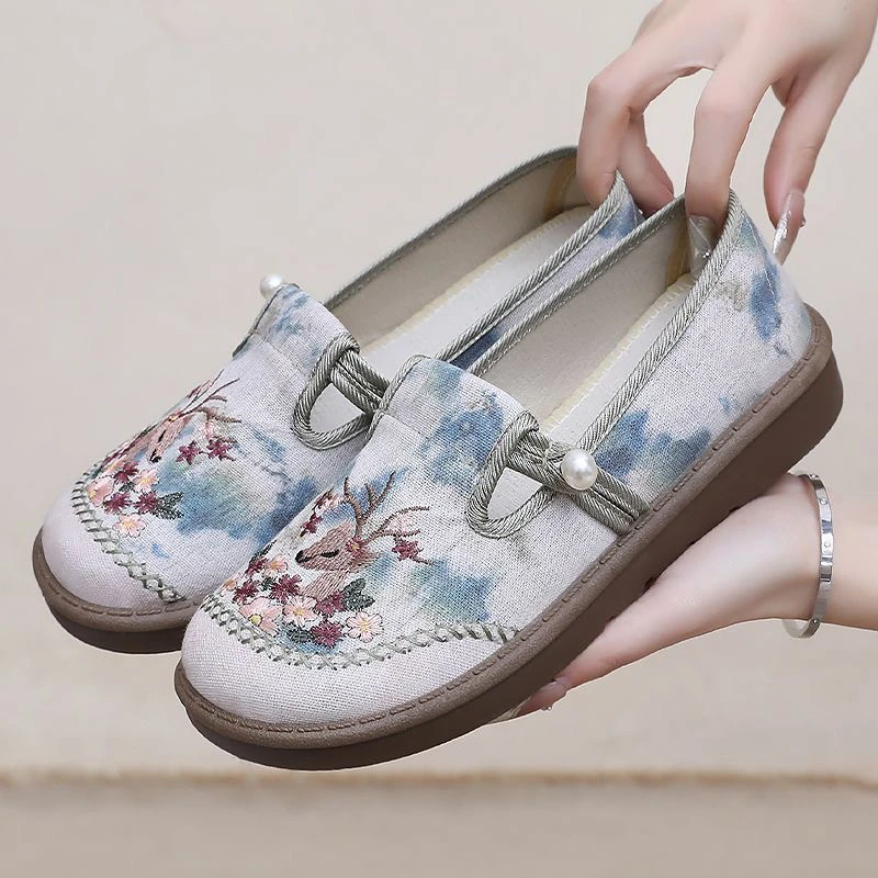 春夏款老北京布鞋女绣花鞋女一脚蹬平底妈妈鞋百搭休闲鞋透气单鞋