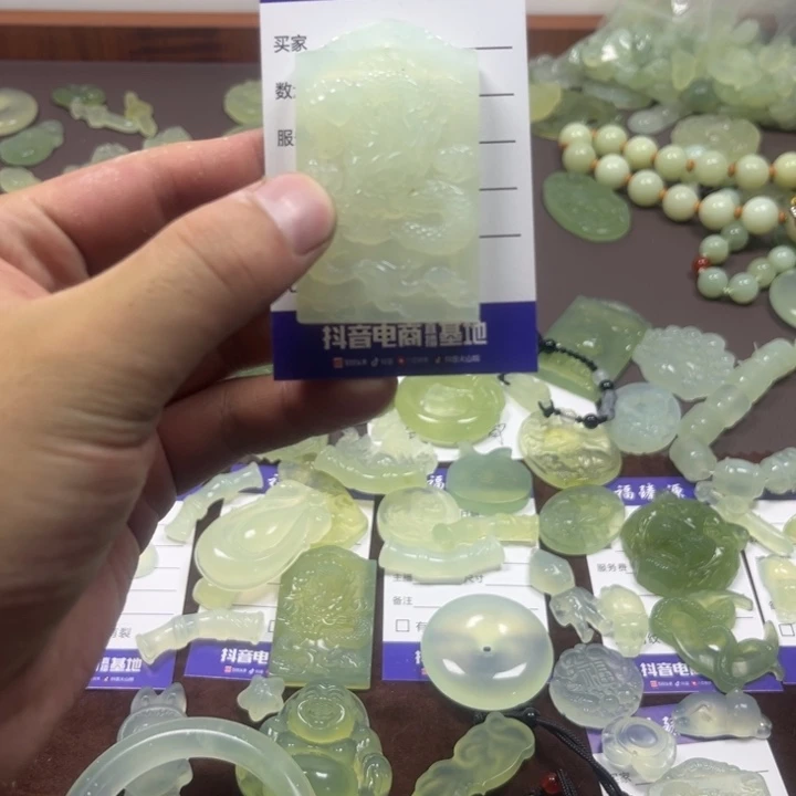 蛇纹石玉合金挂坠