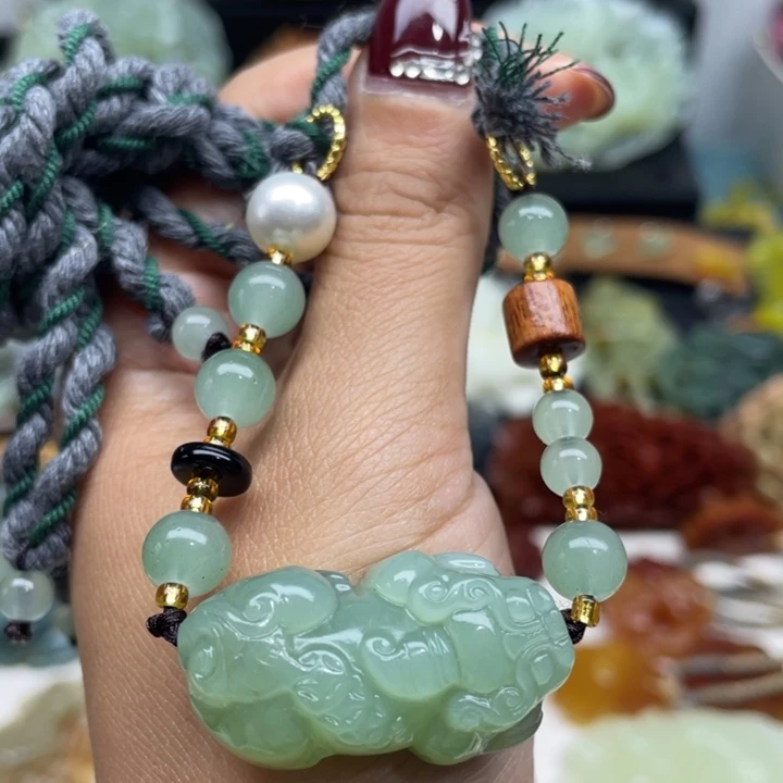 蛇纹石玉未镶嵌颈饰