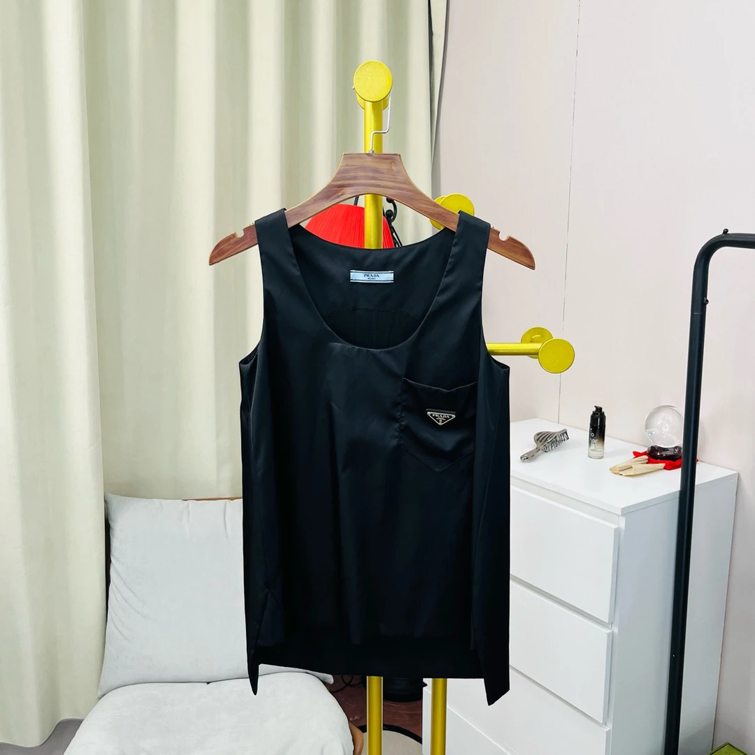 99新 Prada/普拉达 黑色口袋金属三角标背心 36码 99新/无配件
